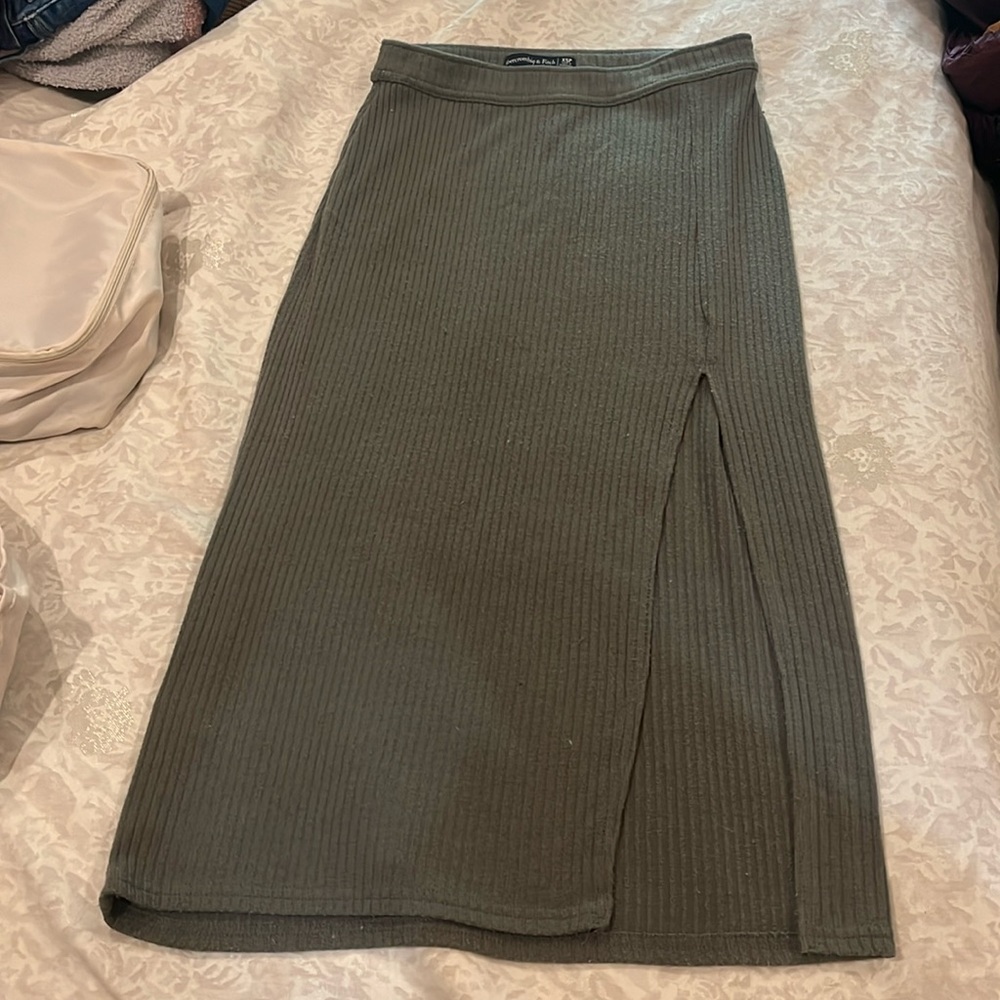 A&F Knit ribbed with V split
